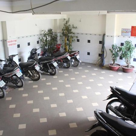 Phuong Huy Hotel Buon Ma Thuot Bagian luar foto