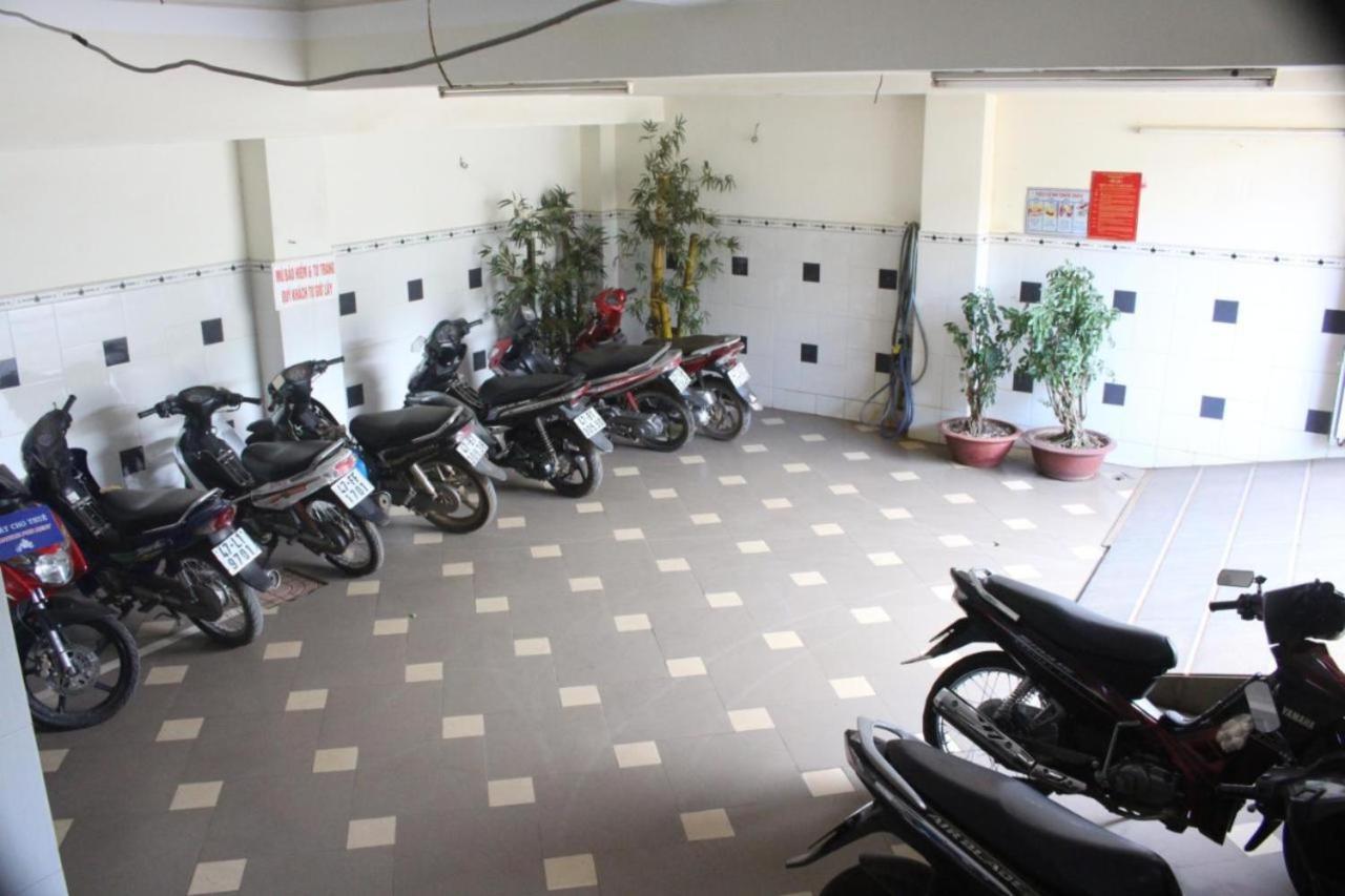 Phuong Huy Hotel Buon Ma Thuot Bagian luar foto