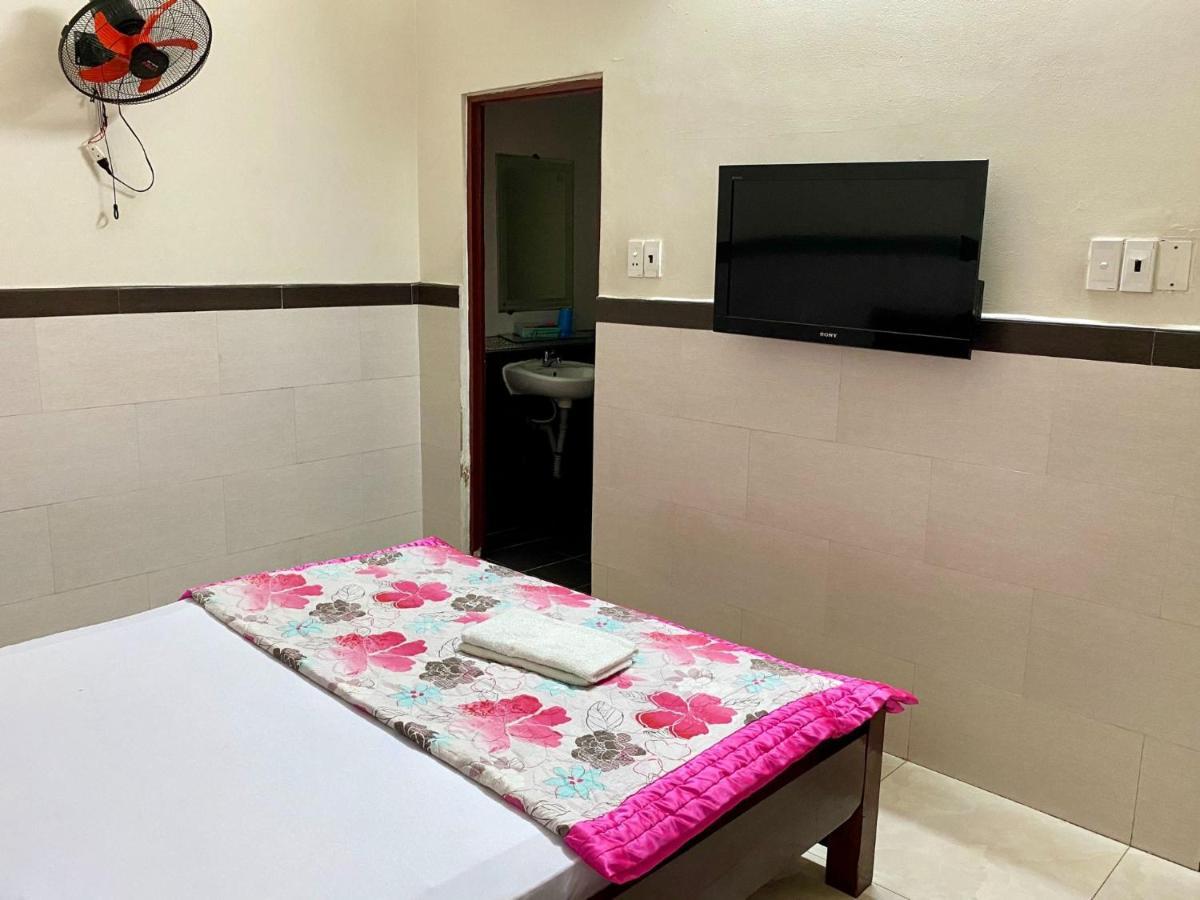 Phuong Huy Hotel Buon Ma Thuot Bagian luar foto
